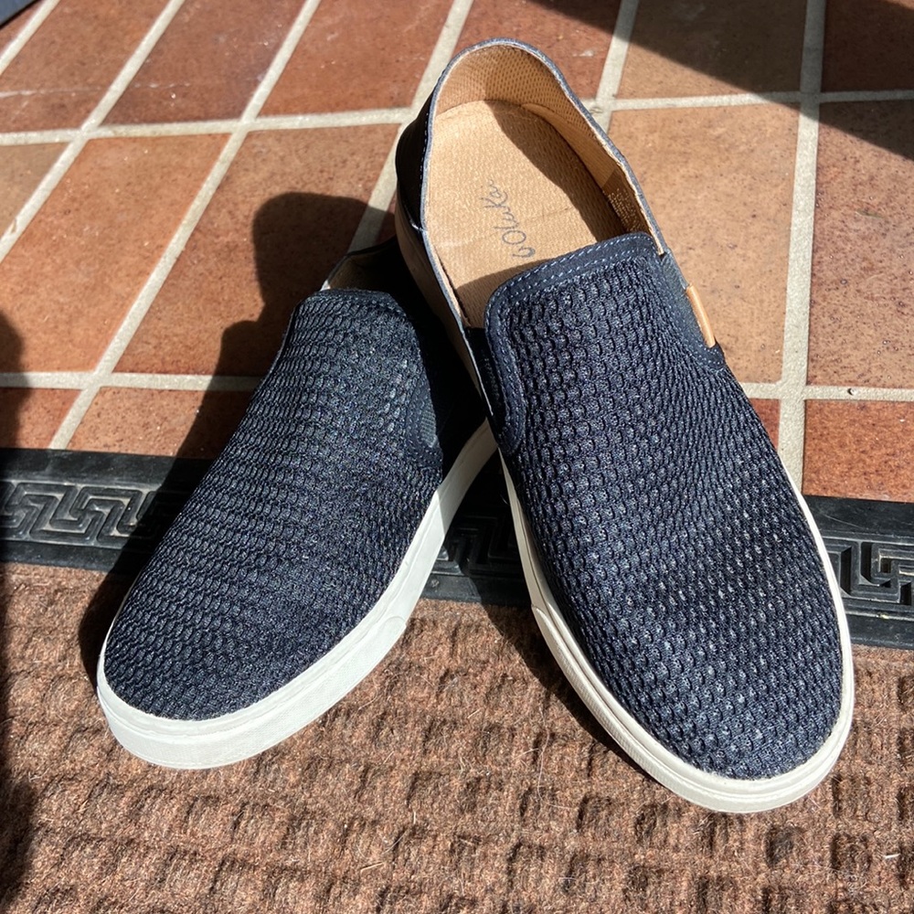 OluKai Pehua Slip-ons size 7